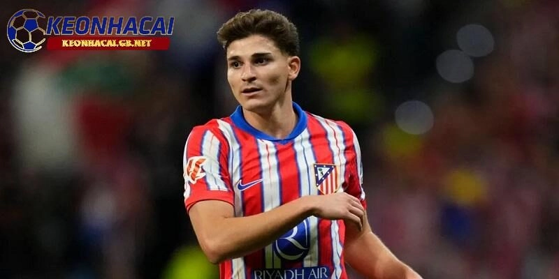 Alvarez lọt ra khỏi tầm với của Barcelona 